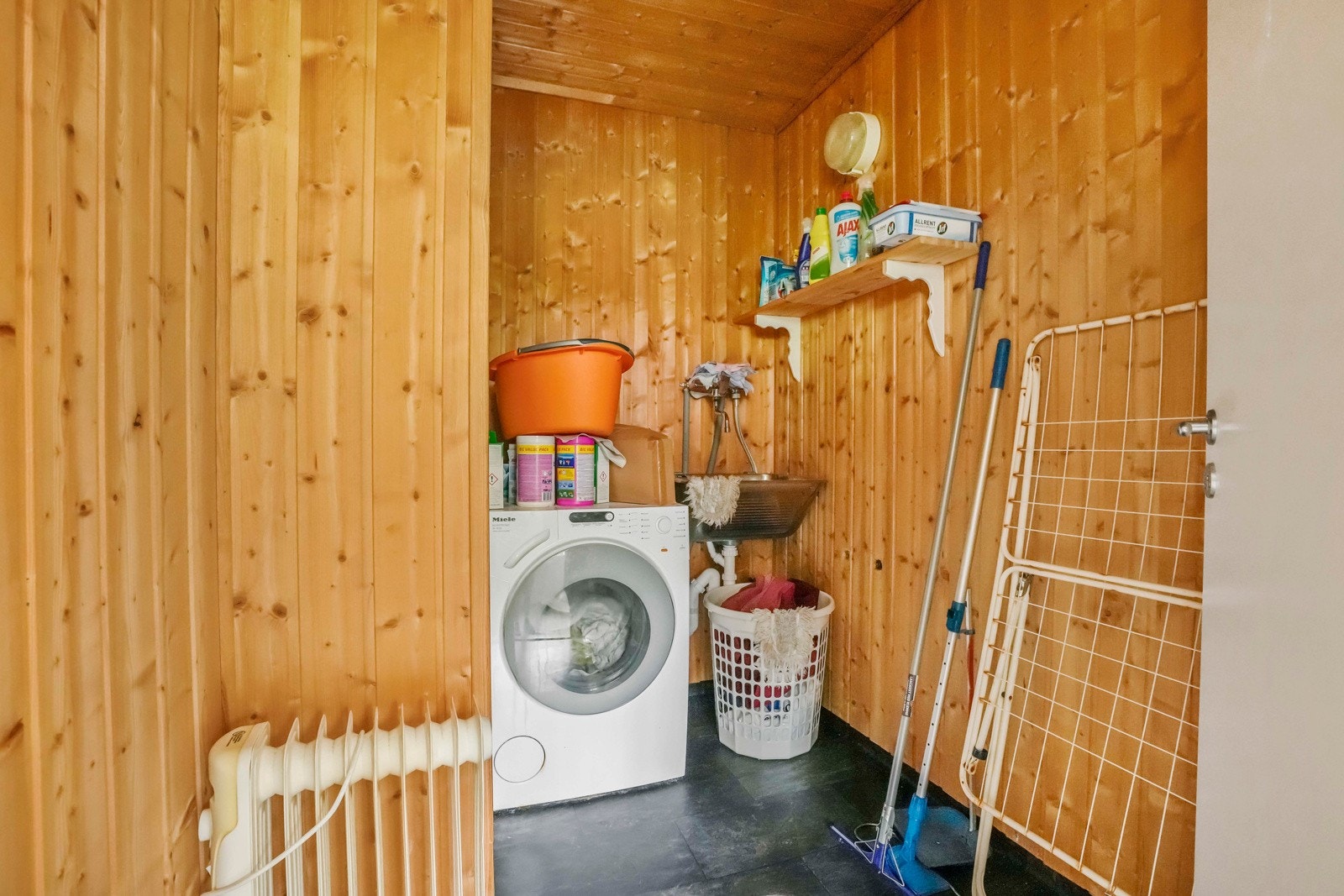 Fra badet er det videre adkomst inn på vaskerom Galleribilde