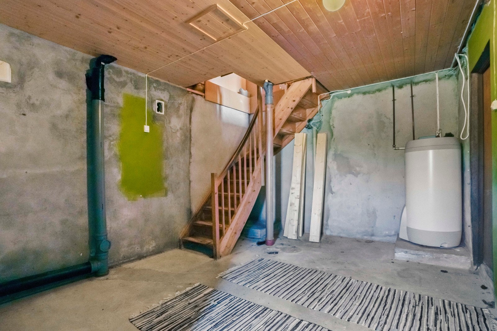 Det er innreda kjeller under deler av huset, øvrig del har krypkjeller Galleribilde