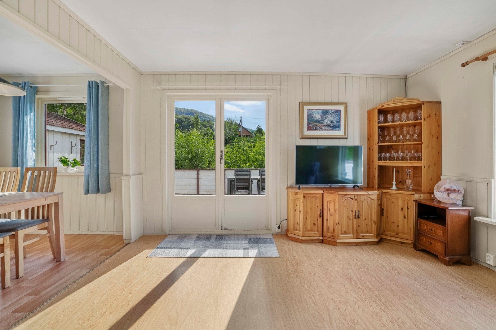 Fra stua er det adkomst ut til veranda Galleribilde