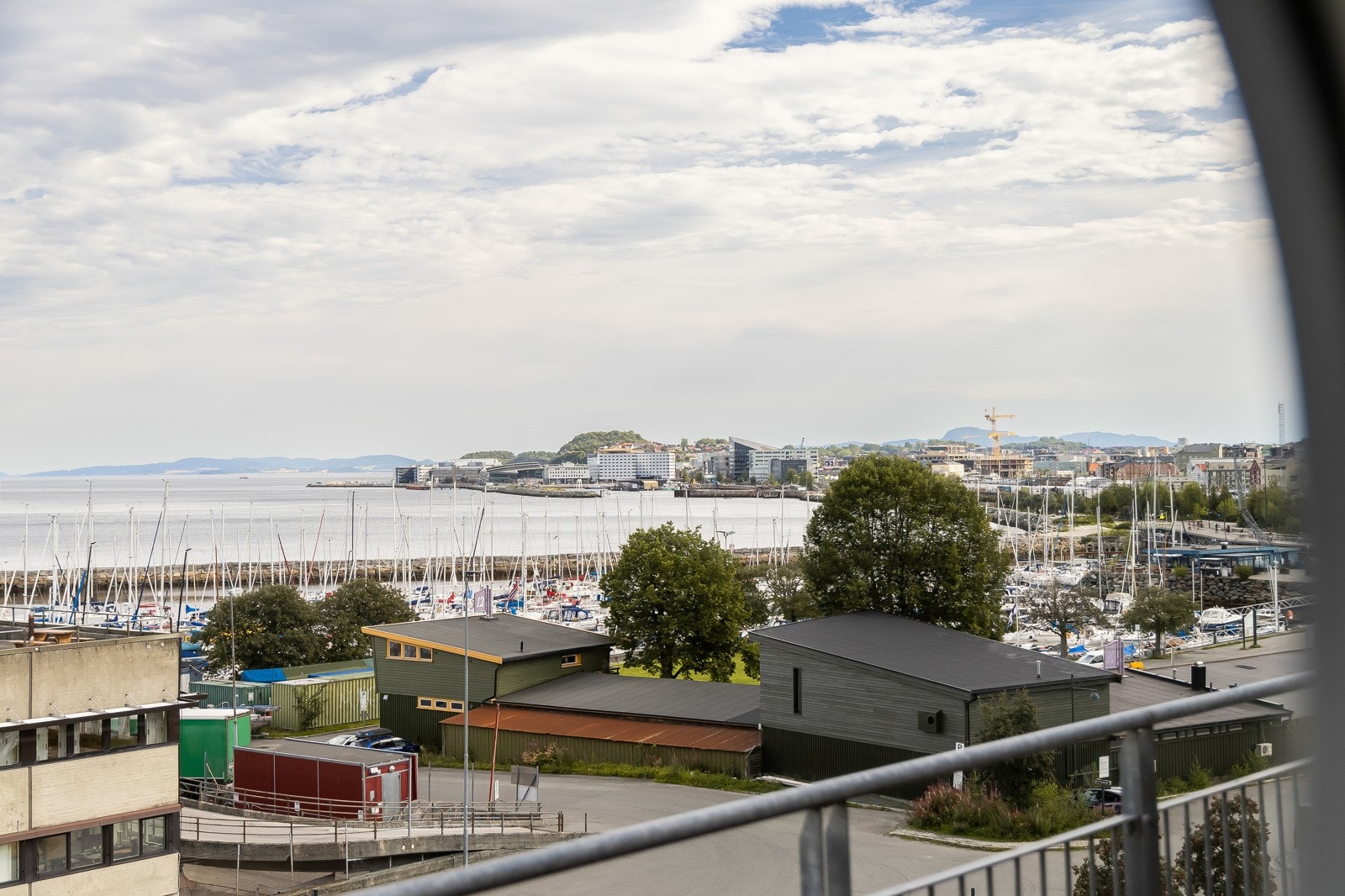 Nydelig utsikt mot Skansen, Munkholmen, Trondheimsfjorden og Ladehammeren. Galleribilde