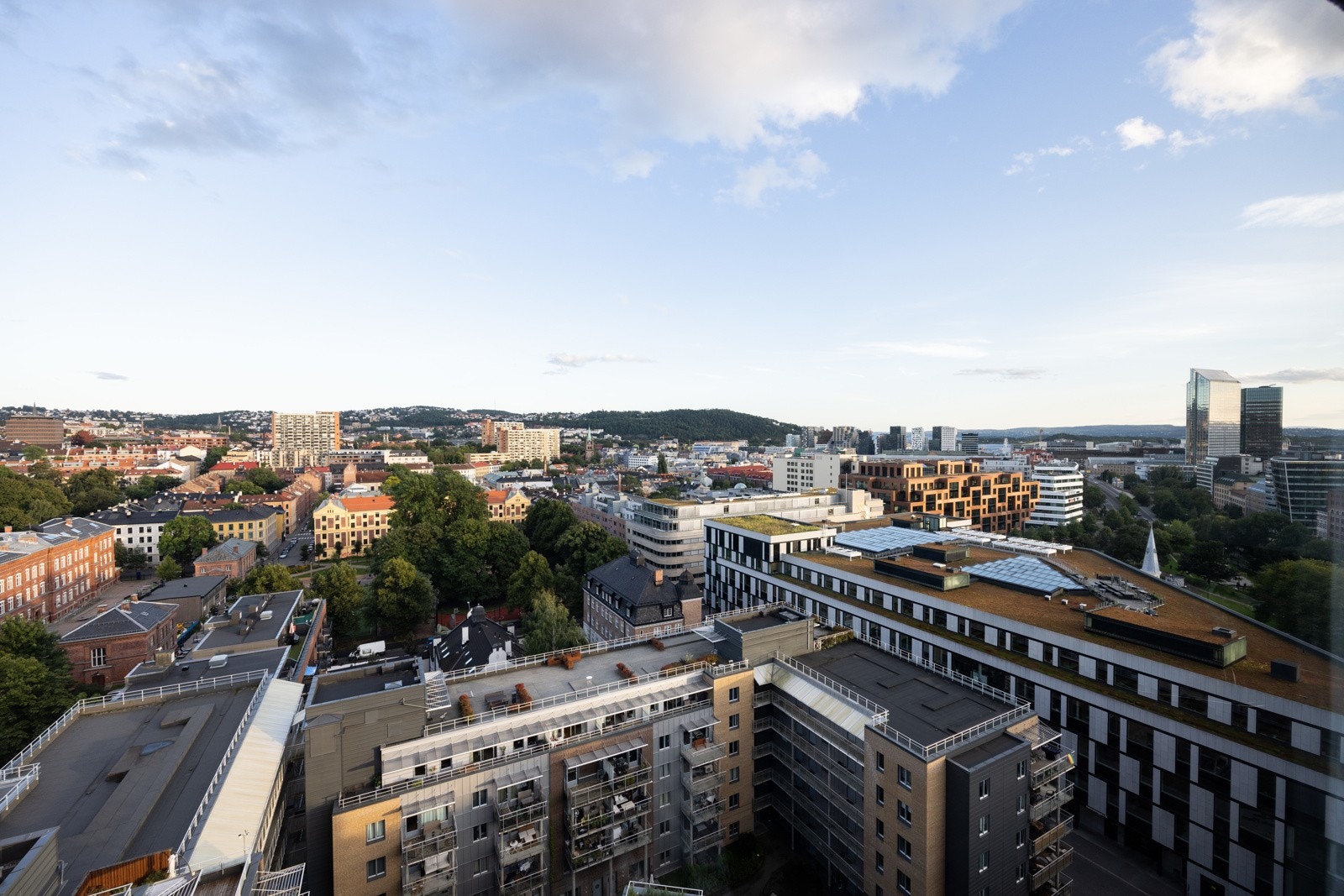 Nydelig utsikt fra soveromsvinduet. Galleribilde