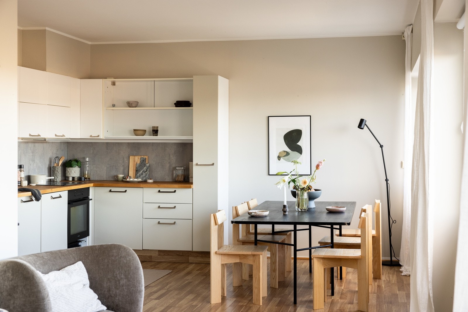 Inviter venner og familie over på et bedre måltid. Galleribilde