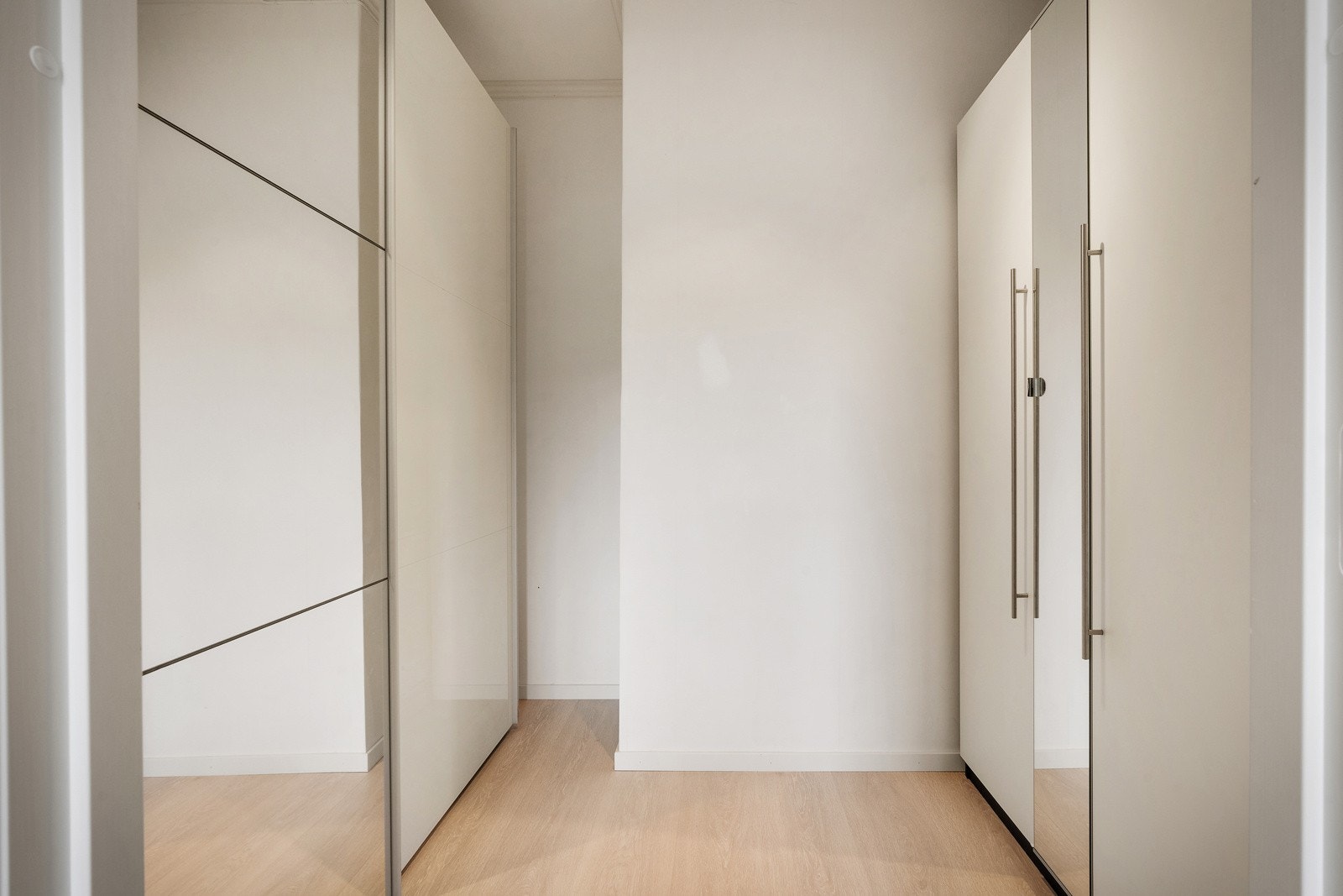 - Her har man god plass til oppbevaring av både klær, sko og tilbehør - Galleribilde