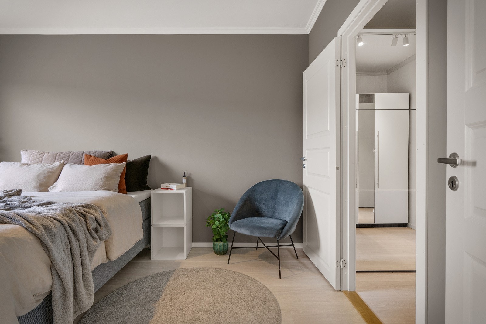 - Rommet har eget walk-in closet på 5,3 kvm - Galleribilde