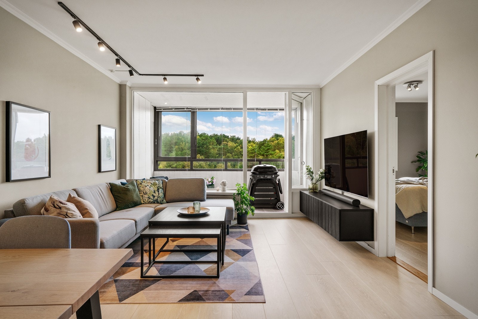 - Det ble i 2021 lagt 1-stavs laminat på gulv og det er ellers malte overflater - Galleribilde