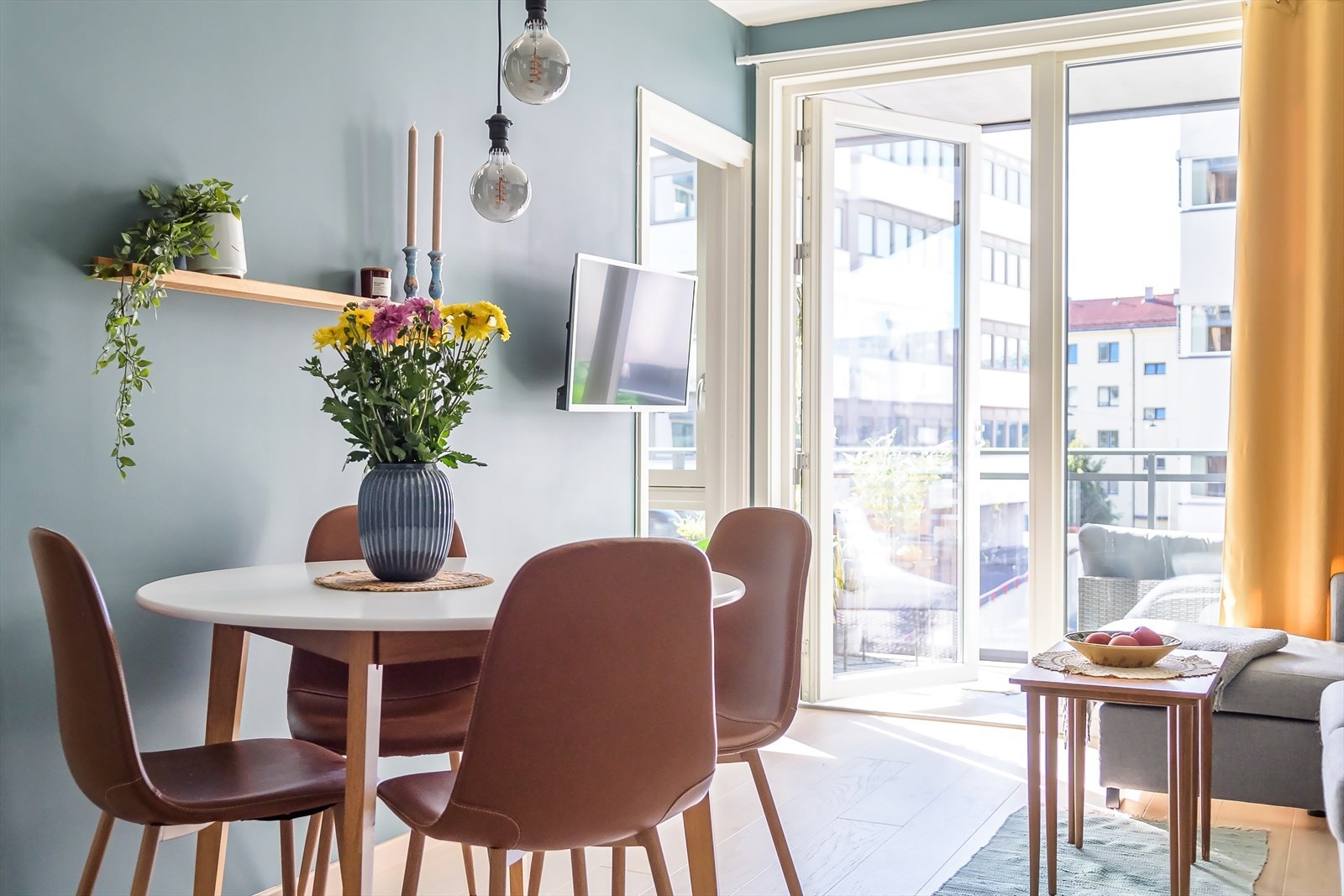 Takhøyden i stuen er målt til 2,6 meter Galleribilde