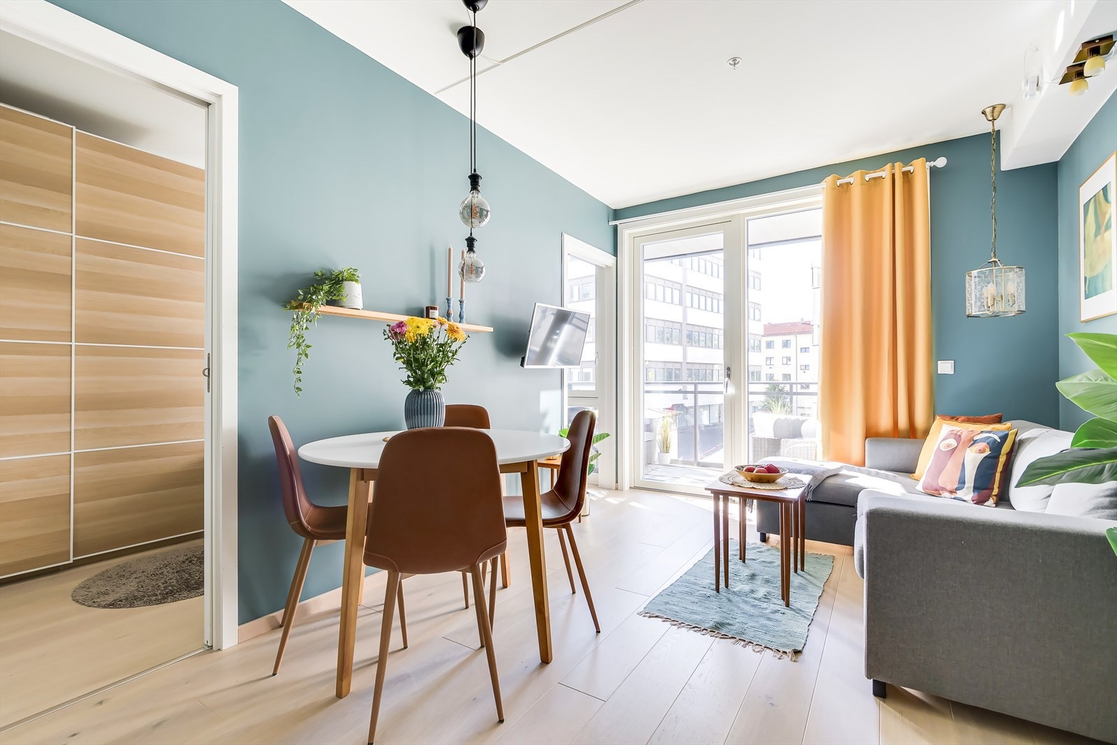 Fra stuen er det tilgang til soverommet Galleribilde