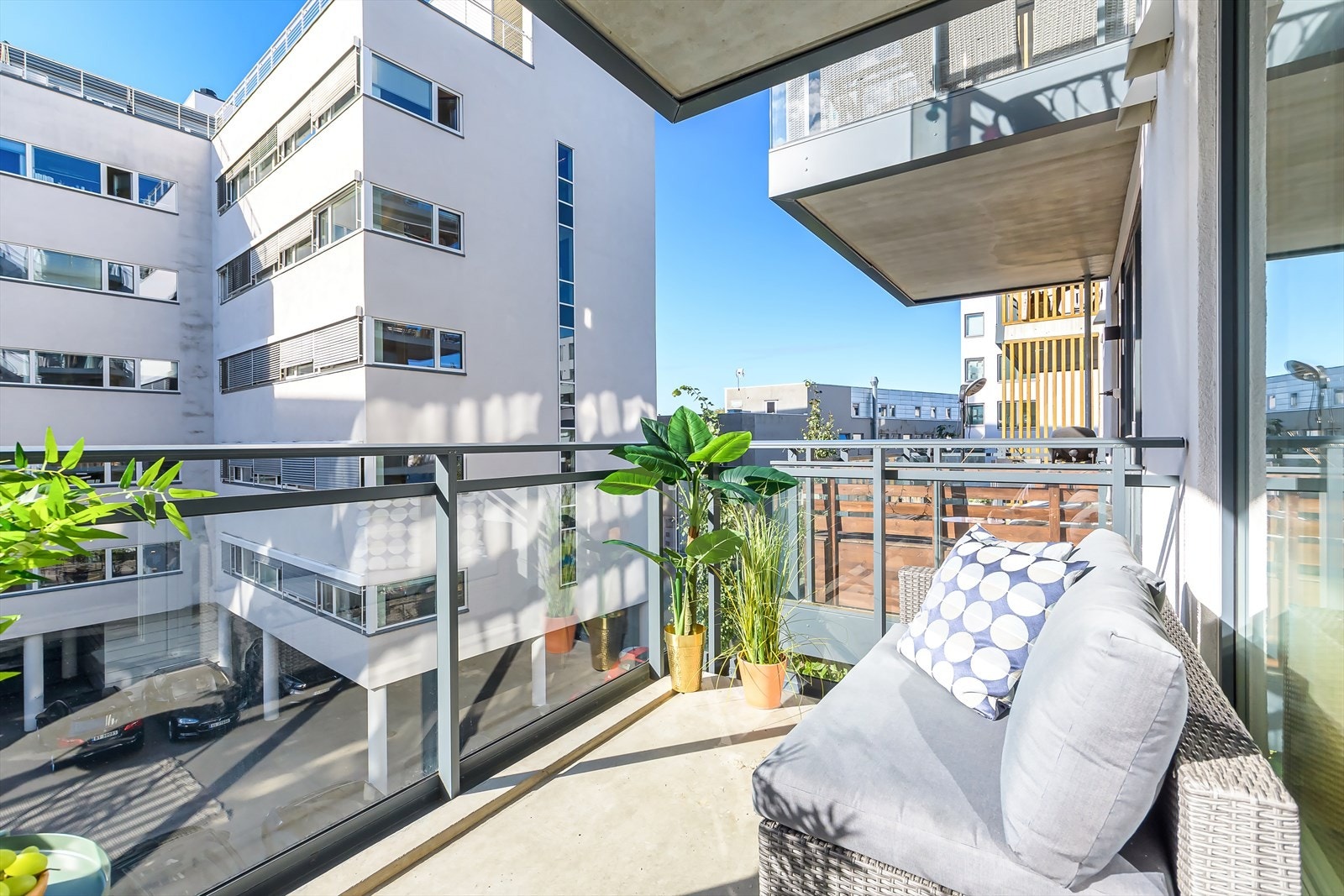 Her er det god plass til utemøbler og grill Galleribilde