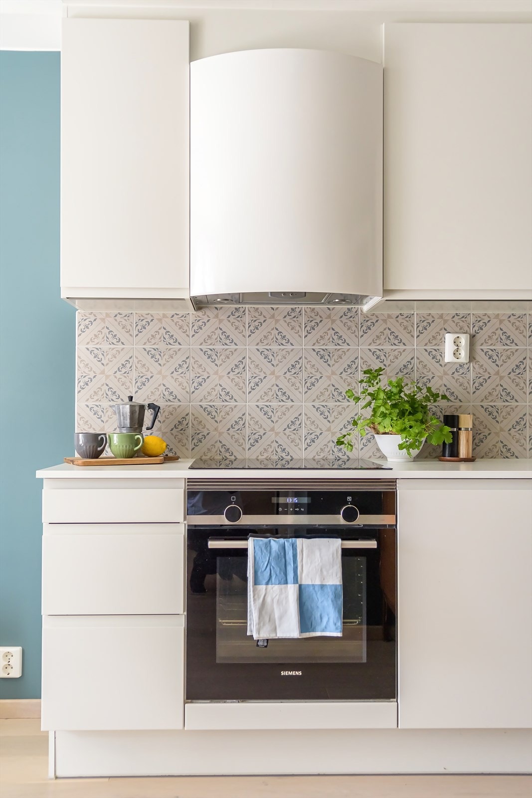 Det er tilkoblet mekanisk avtrekksvifte over stekesonen Galleribilde