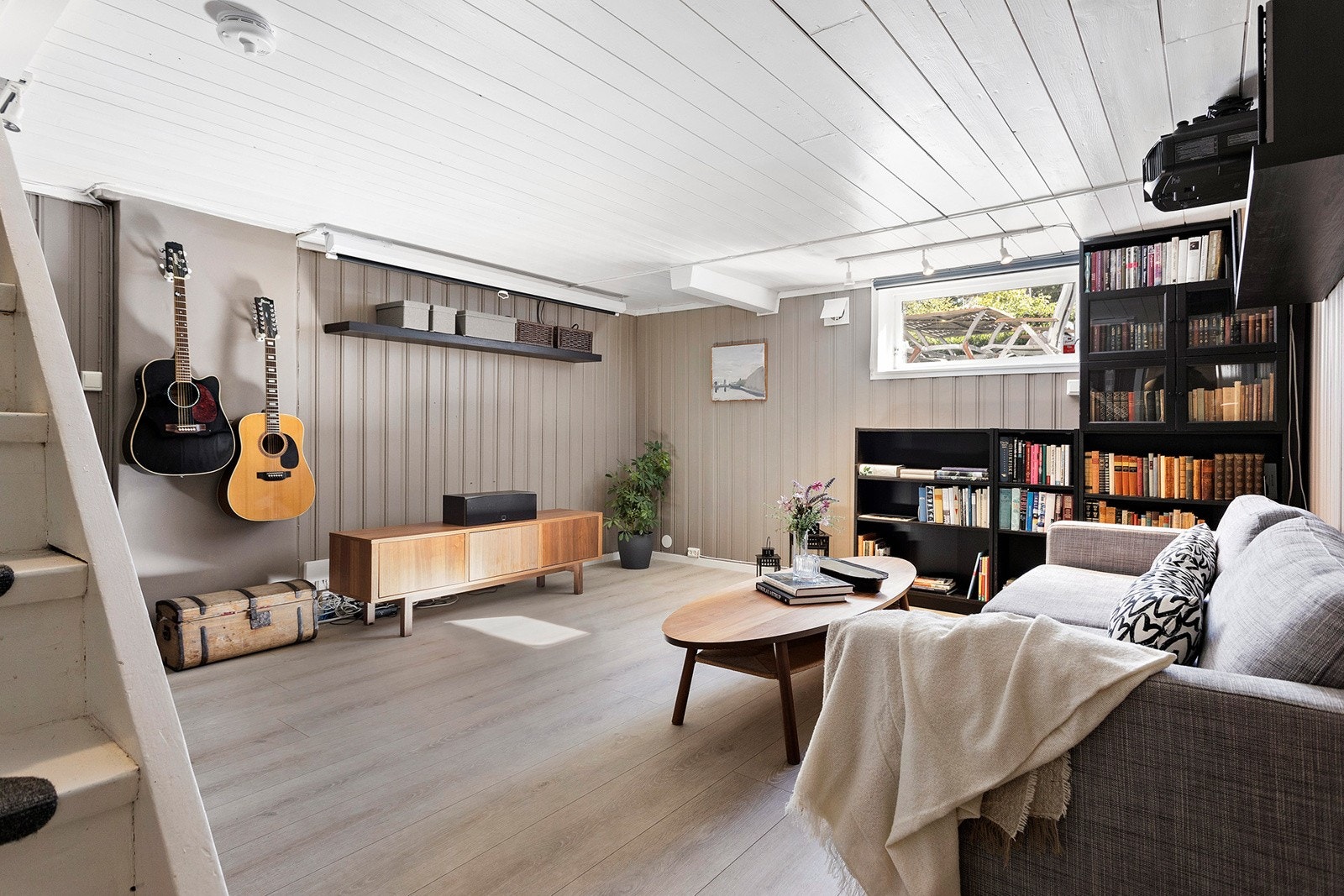 Hyggelig og romslig kjellerstue. Galleribilde