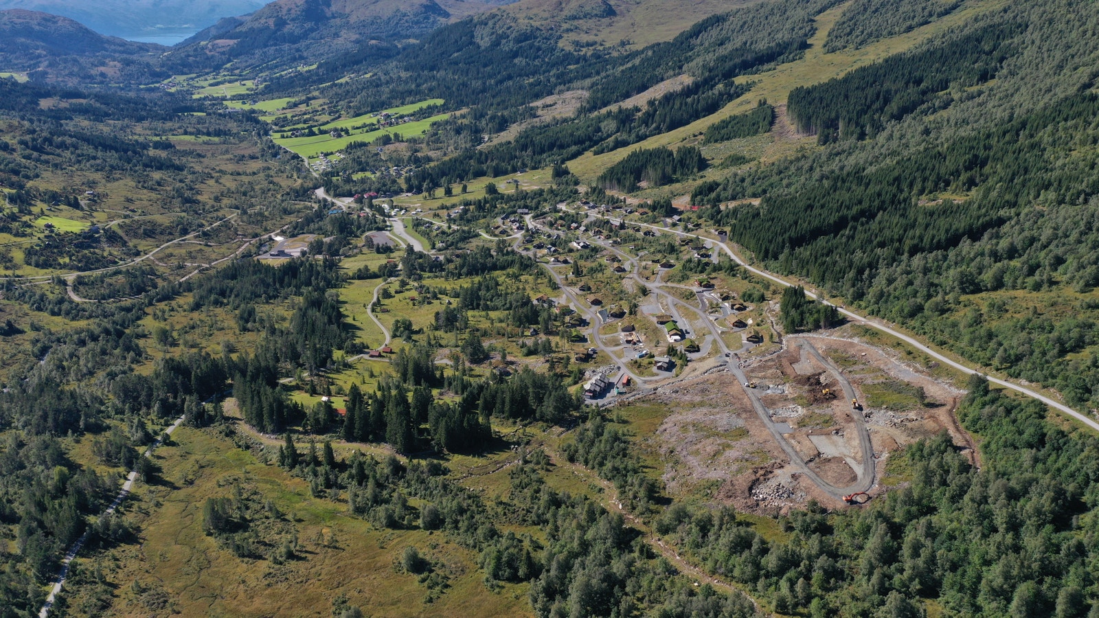 Oversiktsbilde frå utbygginga. Det er no ferdigstilt fleire hytter i feltet Galleribilde