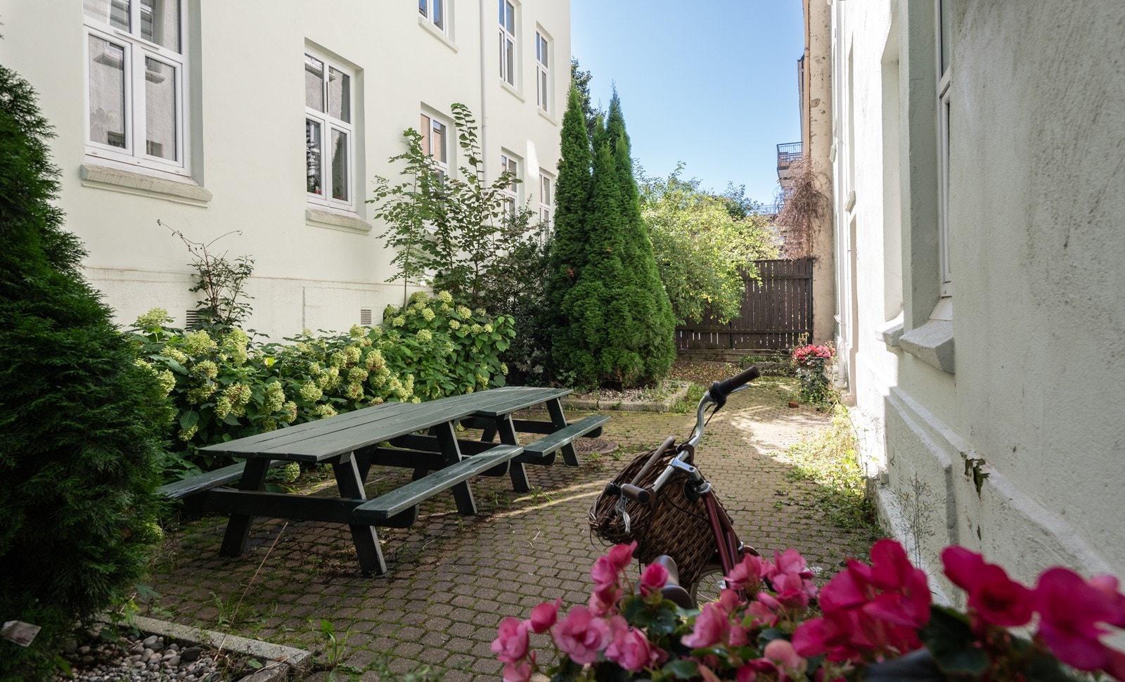 Bakgård Galleribilde