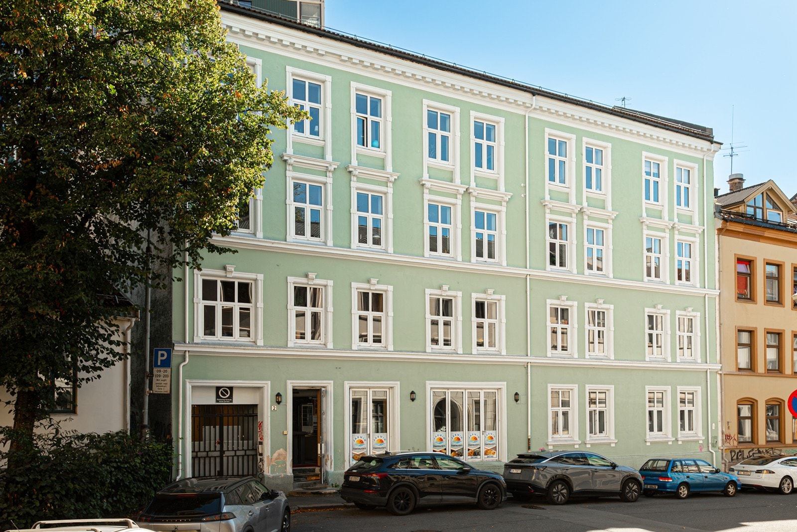 Leiligheten ligger i en klassisk bygård fra slutten av 1800-tallet Galleribilde