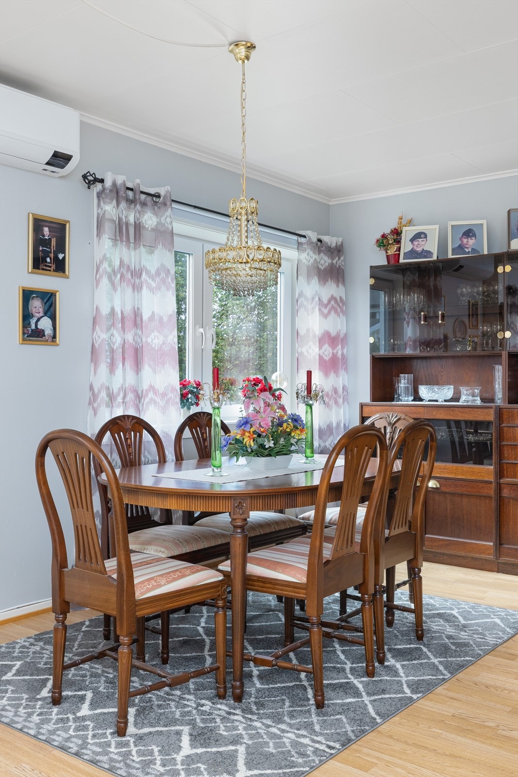 Spiseplassen. Galleribilde