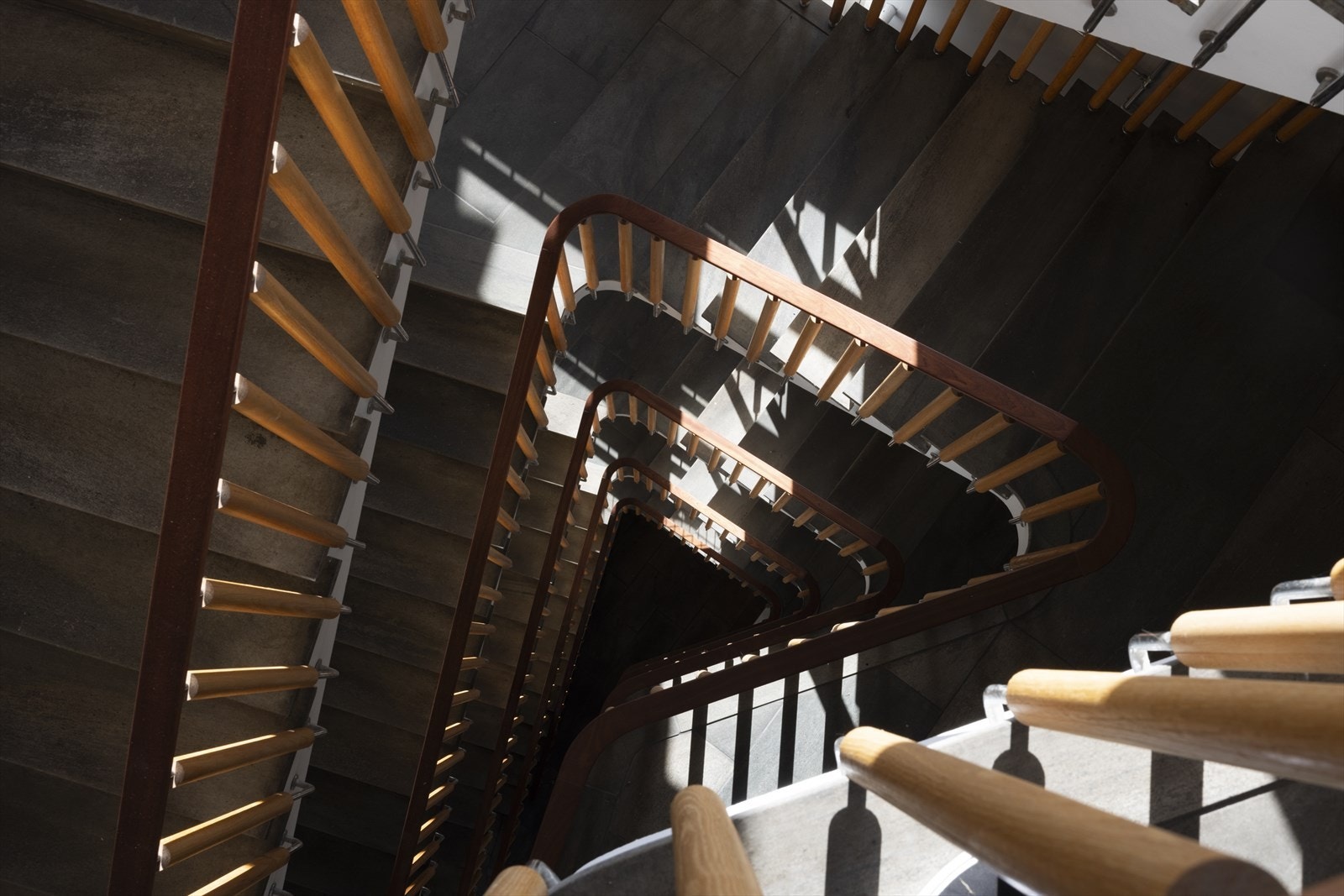 Leiligheten er lys med gjennomgående fin standard, og har en attraktiv beliggenhet i Pilestredet park. Galleribilde