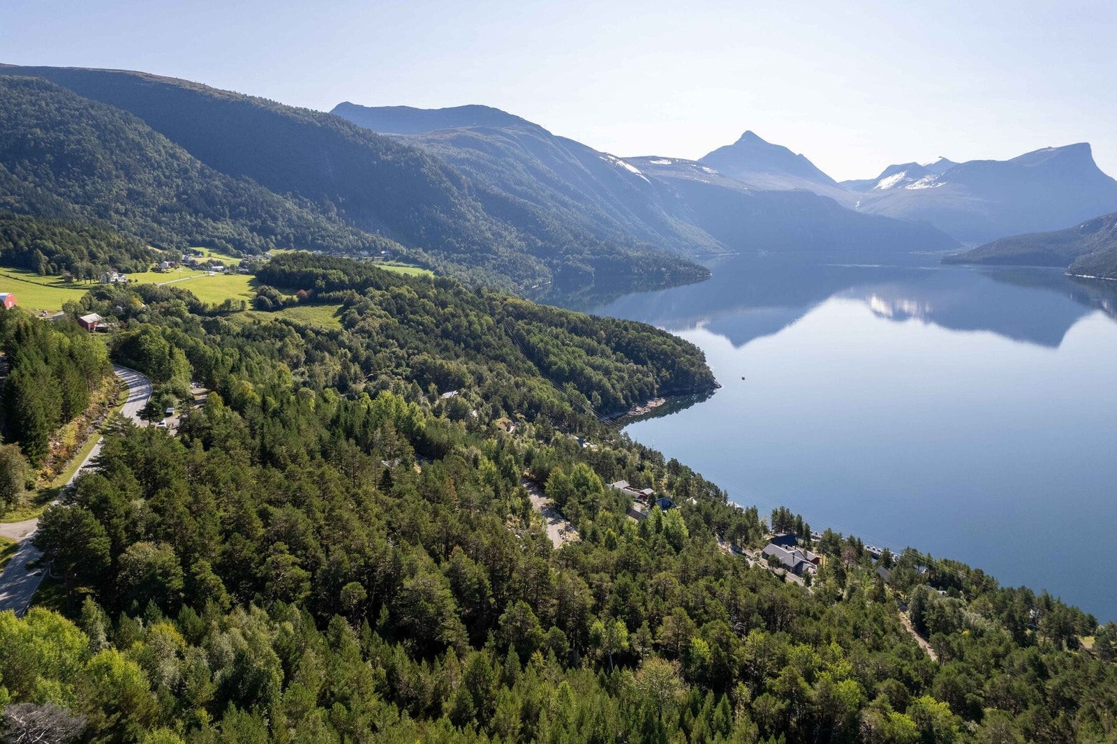 Dronefoto over tomteområdet Galleribilde