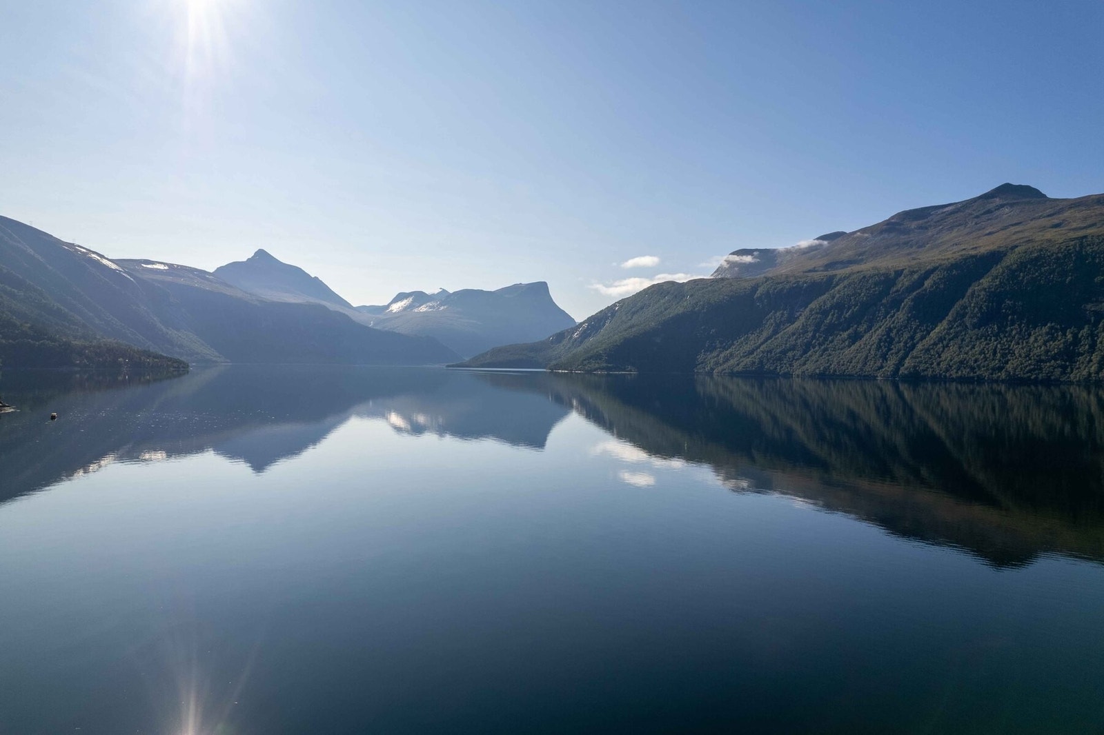Vikahammaren hyttefelt ligger til venstre i bildet. Her innover Eresfjorden Galleribilde