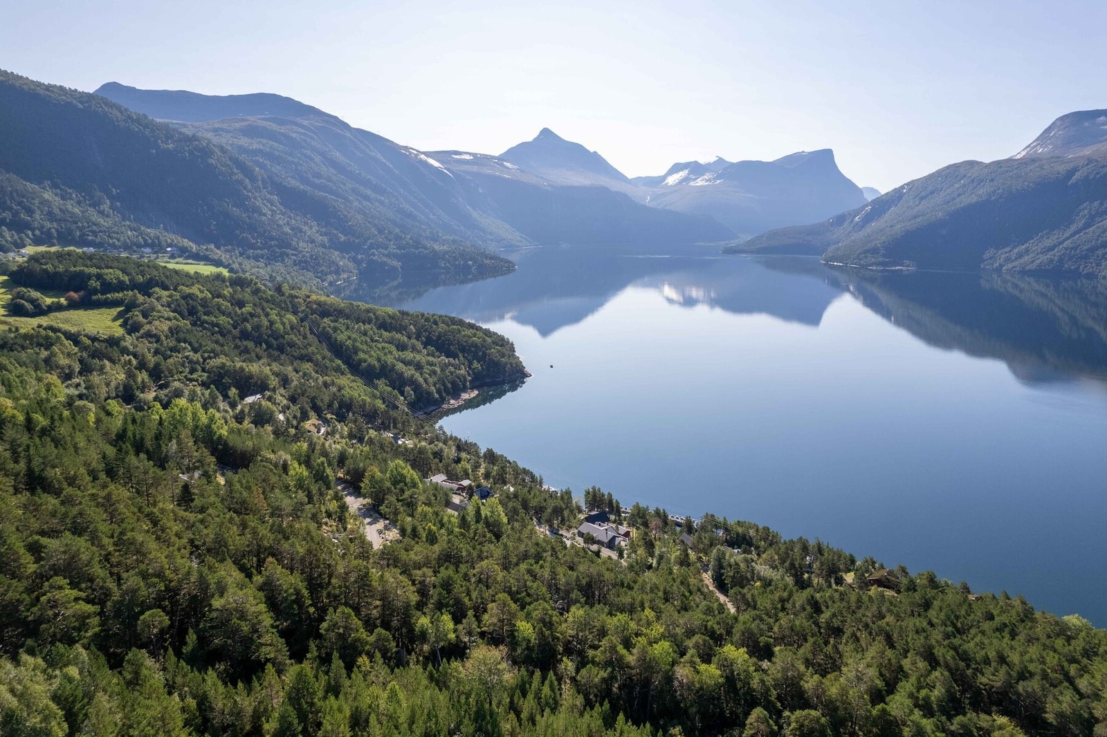 Dronefoto over tomteområdet Galleribilde