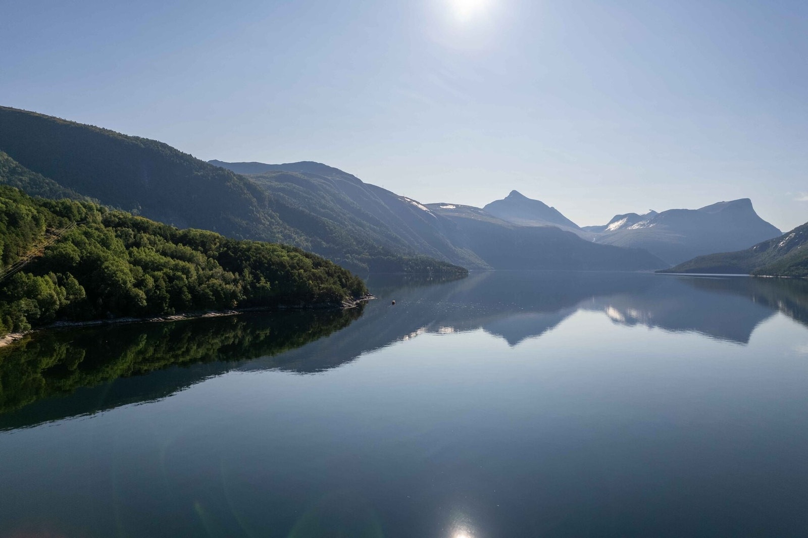 Vikahammaren ligger til venstre i bildet. Her innover Eresfjorden Galleribilde