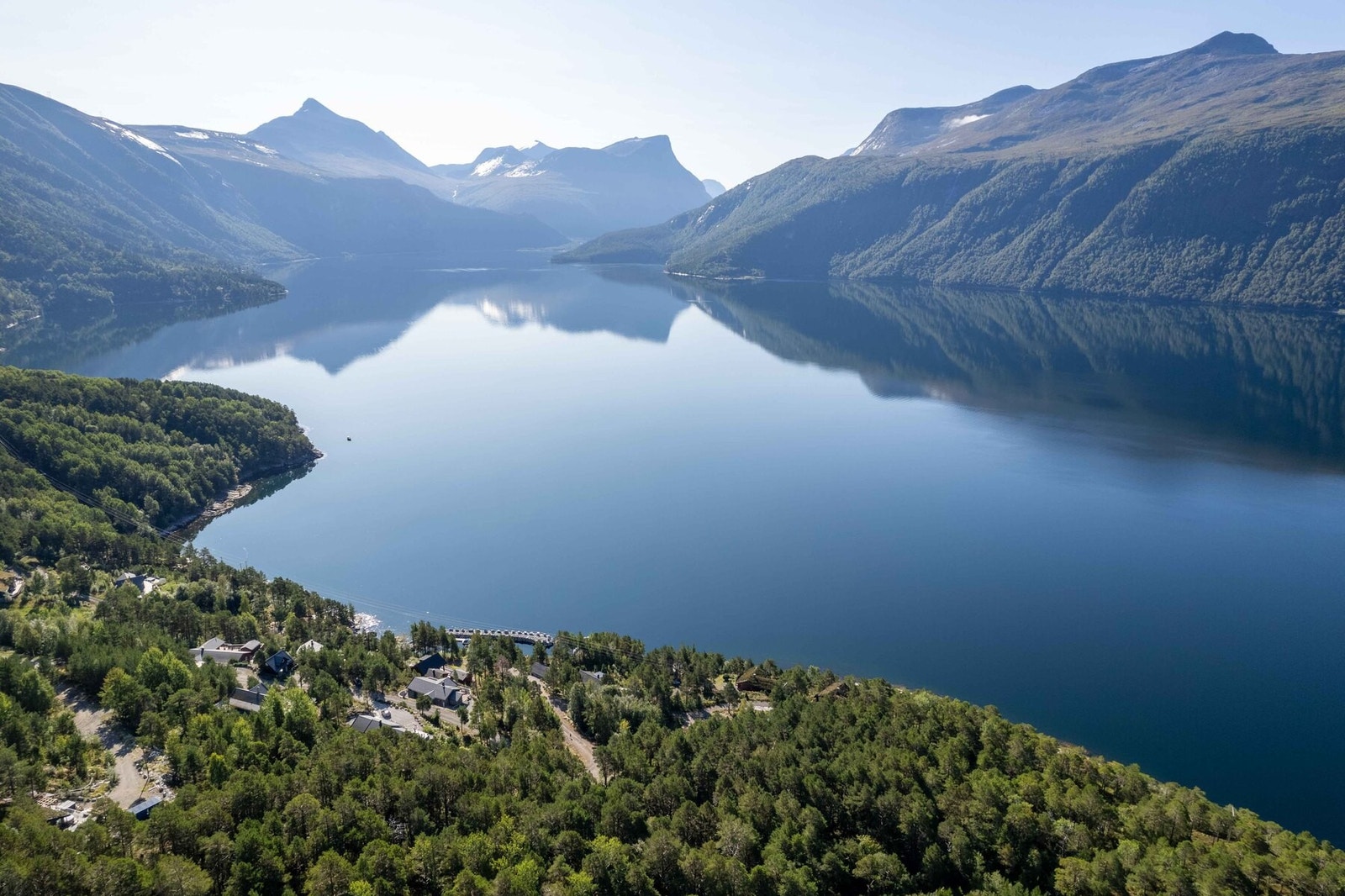 Dronefoto over tomteområdet Galleribilde