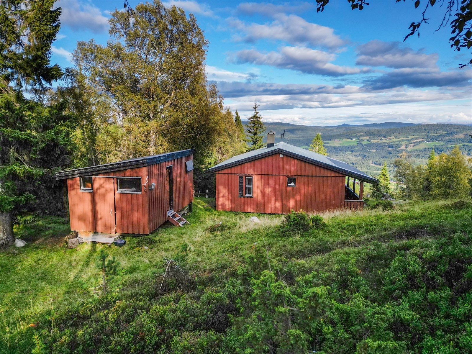 Fra eiendommen har du et eldorado av flotte turområder sommer som vinter. Galleribilde