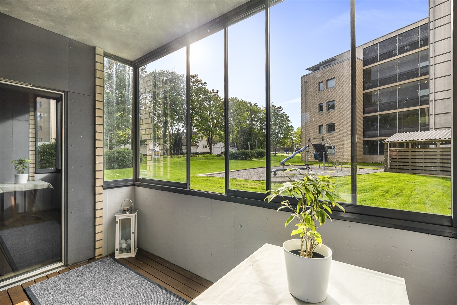 Det er innglasset balkong. Galleribilde