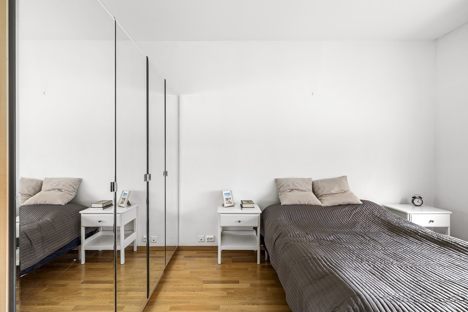 Garderobeskap. Galleribilde