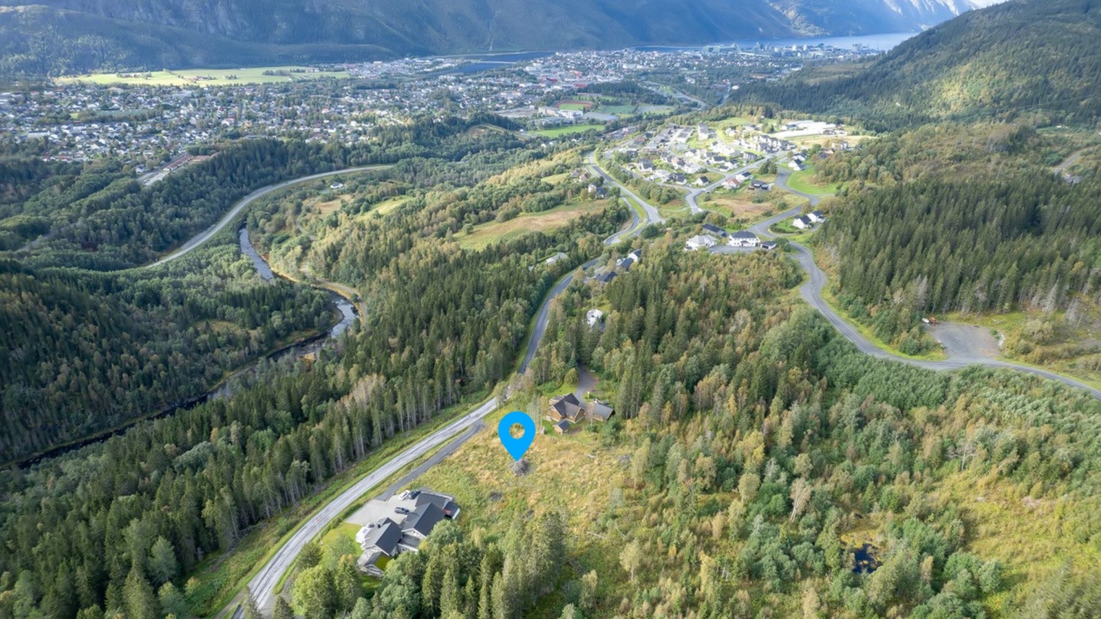 Austerbygdvegen 144 // Ubebygd tomt på ca. 3784 m² på Dølhaugan, like ved Andås nybyggerfelt. Galleribilde
