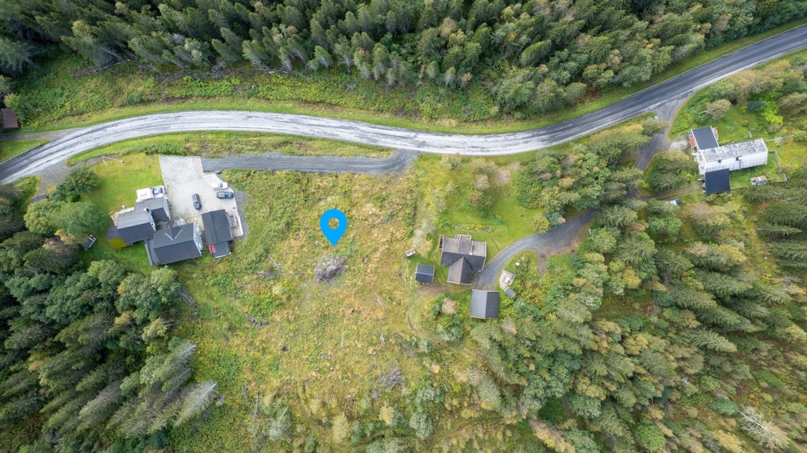 Tomten er regulert til konsentrert småhusbebyggelse. BYA på 60%. Galleribilde