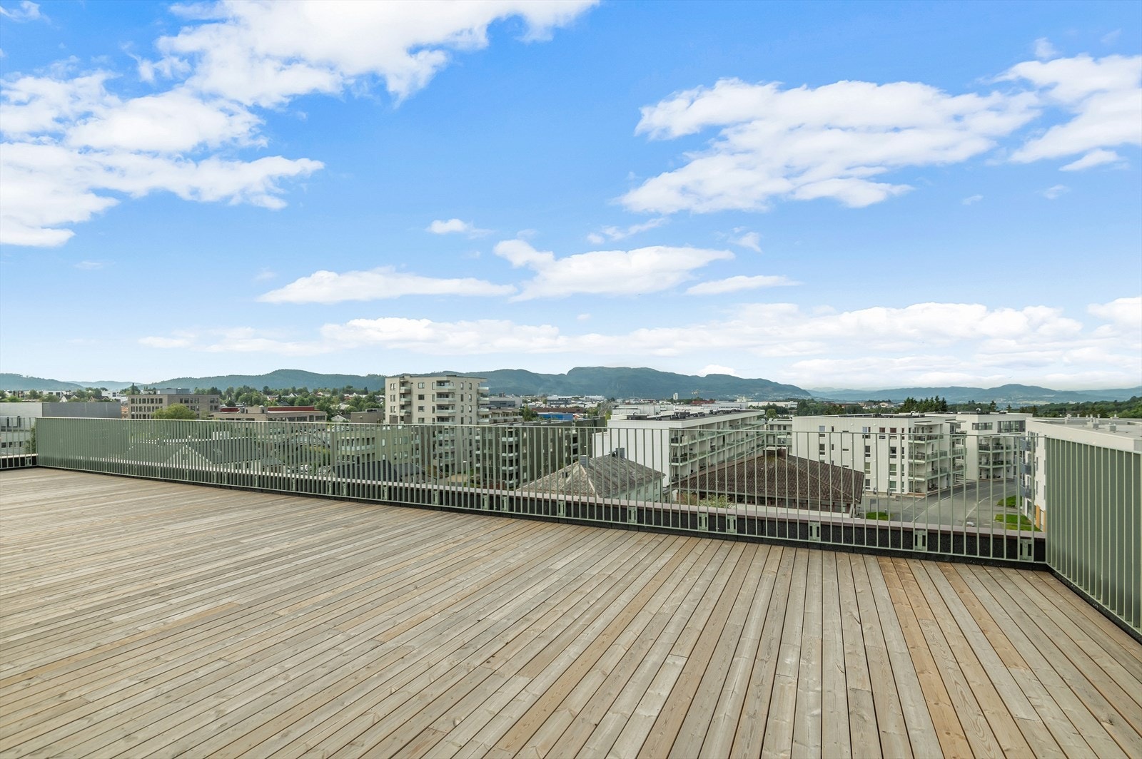 Felles takterrasse som fritt kan benyttes av beboerne i sameiet. Galleribilde