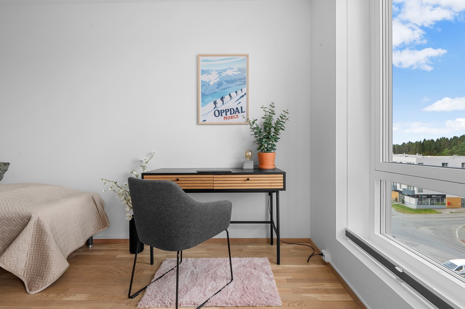 Her er det god plass til å ha en skrivepult. Galleribilde