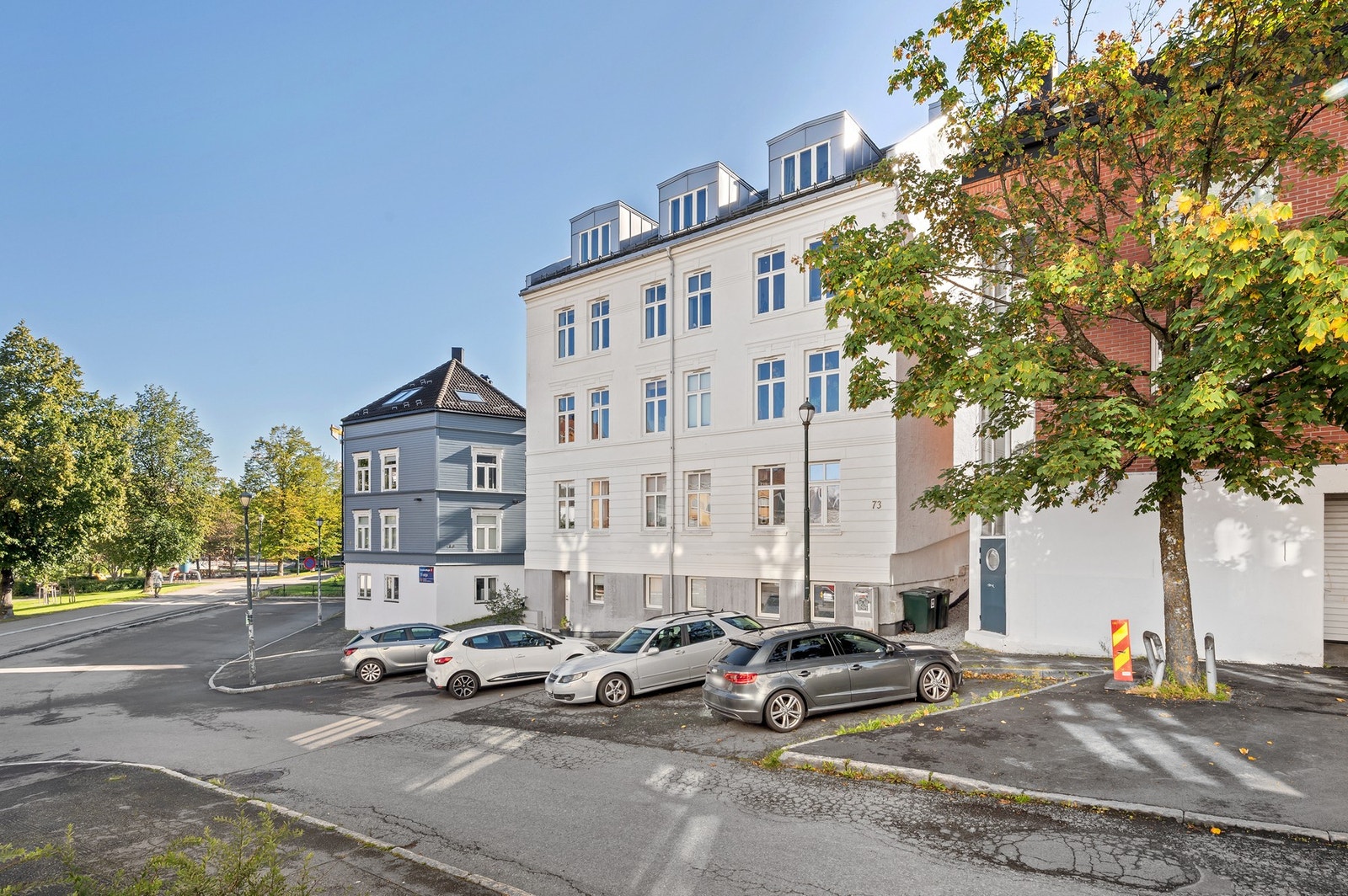 Boligen ligger i et sentralt og populært område med kort avstand til både NTNU og Solsiden. Galleribilde