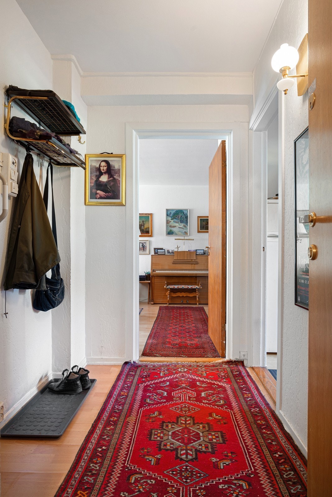 Romslig gang med plass til gode løsninger Galleribilde