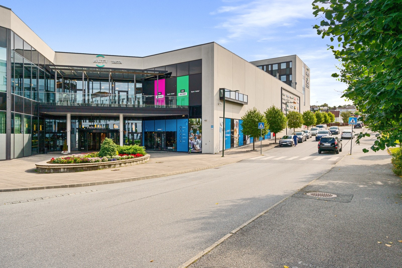 Leiligheten har en sentral beliggenhet med kun fem min. gange til Senteret "Alti Tasta". Galleribilde
