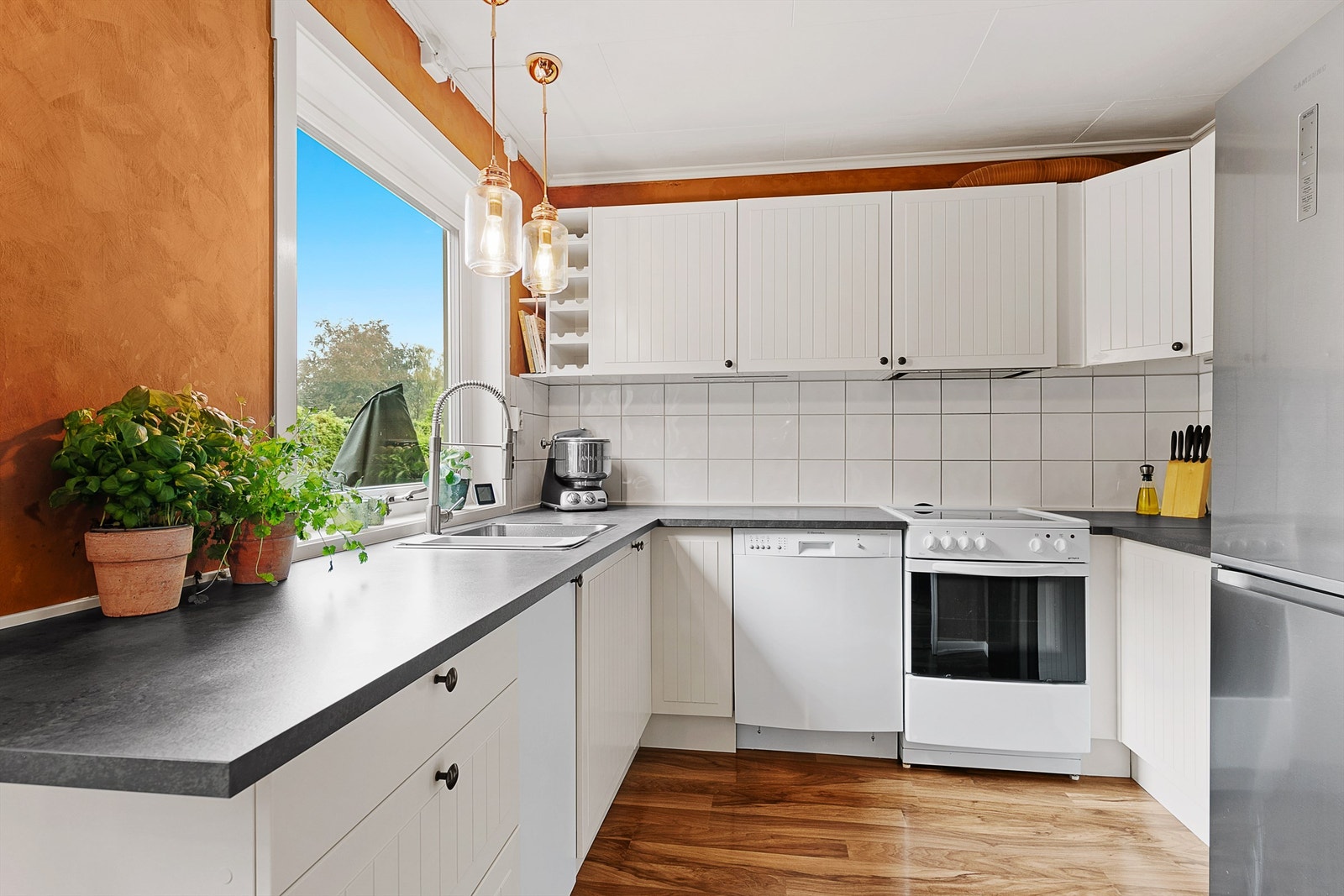 Lyst og pent IKEA-kjøkken Galleribilde