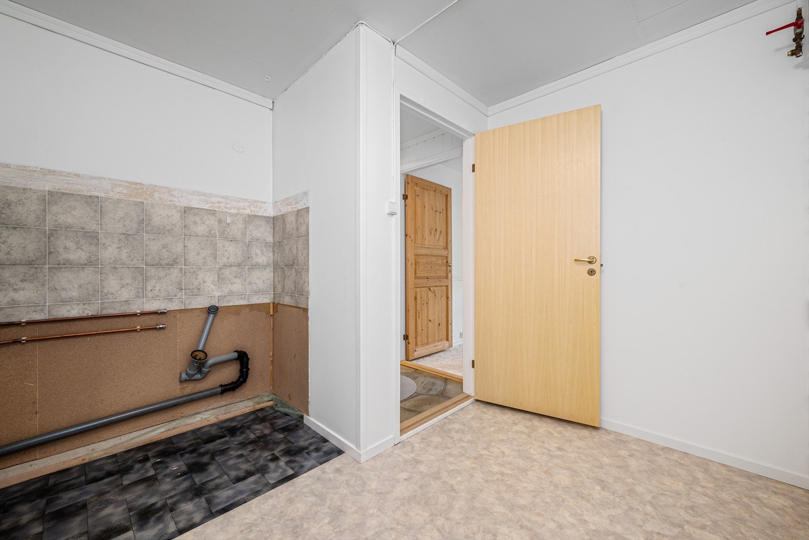 Disponibelt/bod i sokkel Galleribilde