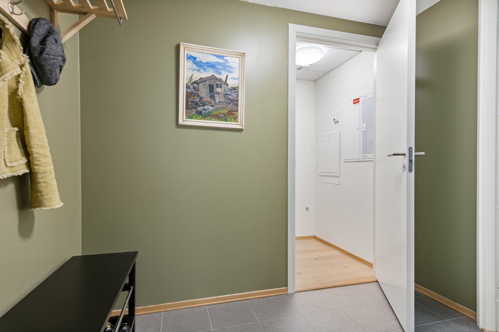 Leiligheten har en innvendig bod med gode oppbevaringsmuligheter. Galleribilde