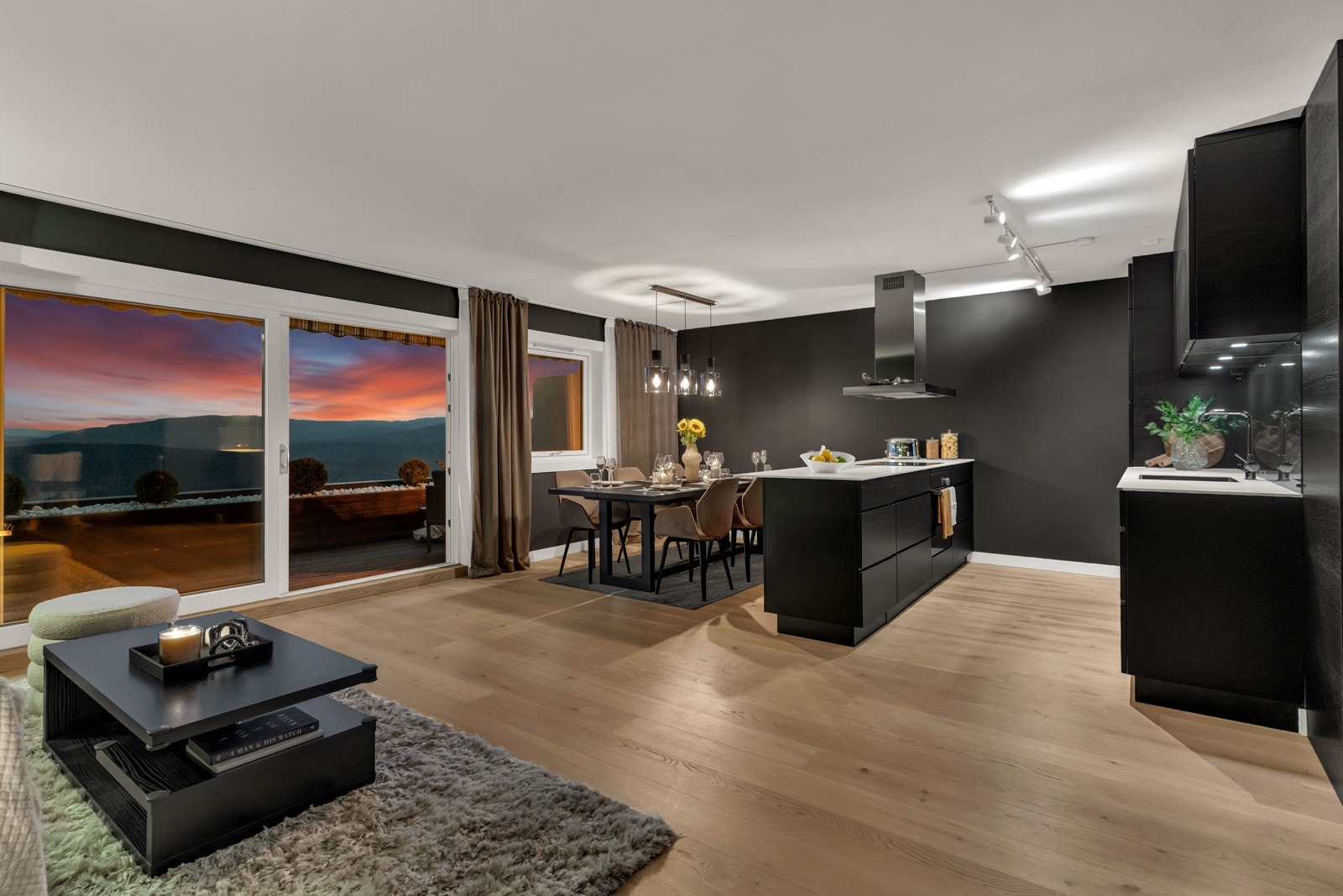 Boligen ble i 2020 omgjort og kjøkken flyttet for å etablere en åpen stue- og kjøkkenløsning. Se mer info om dette i salgsoppgaven. Galleribilde