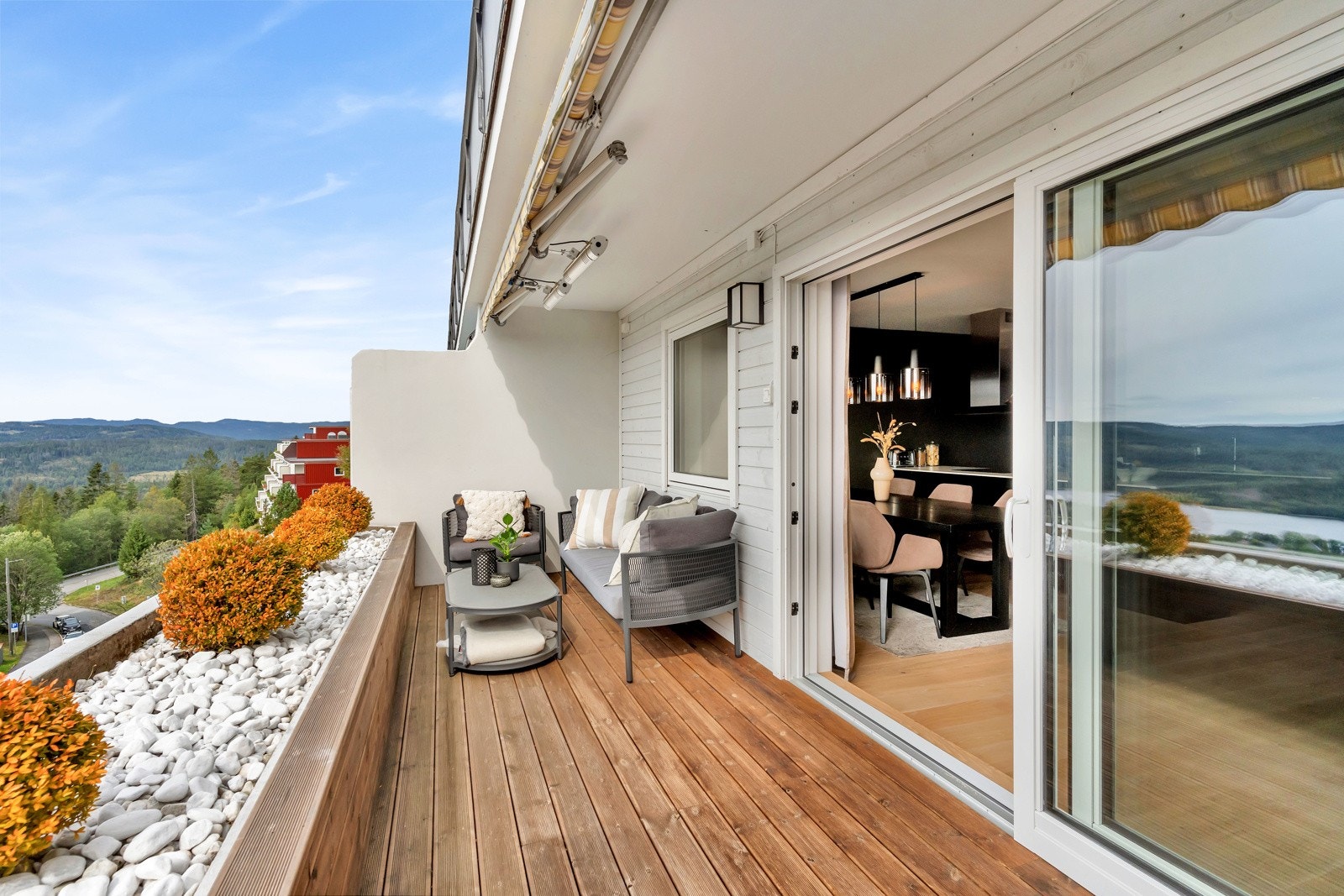 Stuen har utgang til en sydvestvendt terrasse på hele 11 kvm. Galleribilde