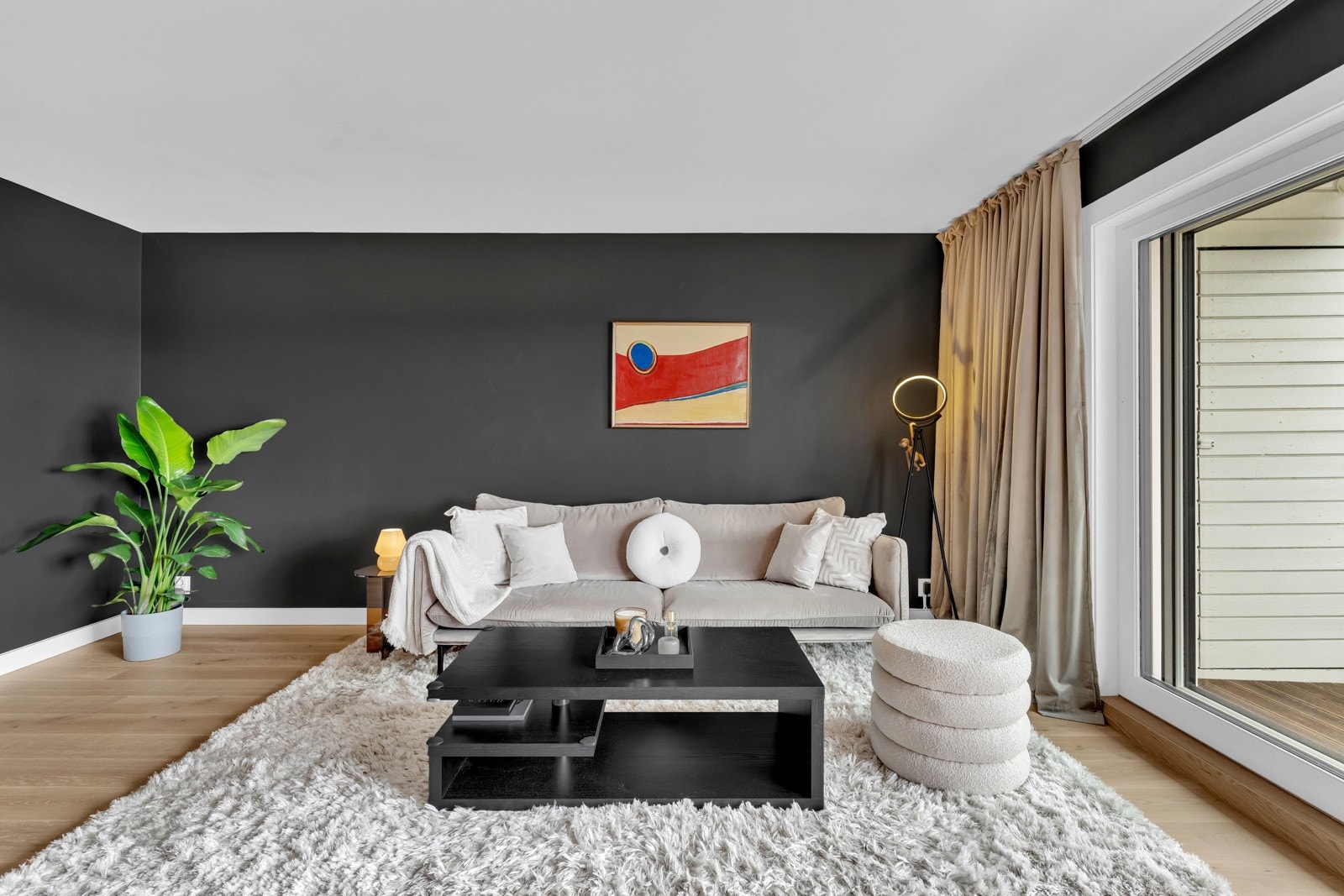 Plass til stort sofamøblement. Galleribilde