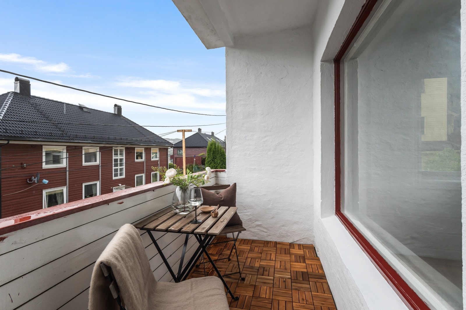 Fra stuen kommer vi ut til balkongen Galleribilde