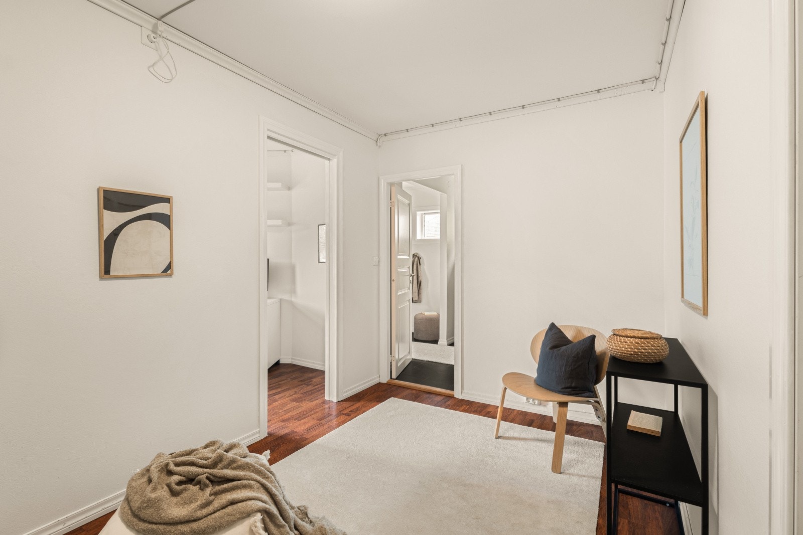 Her er det videre adkomst til soverom og felles gang Galleribilde