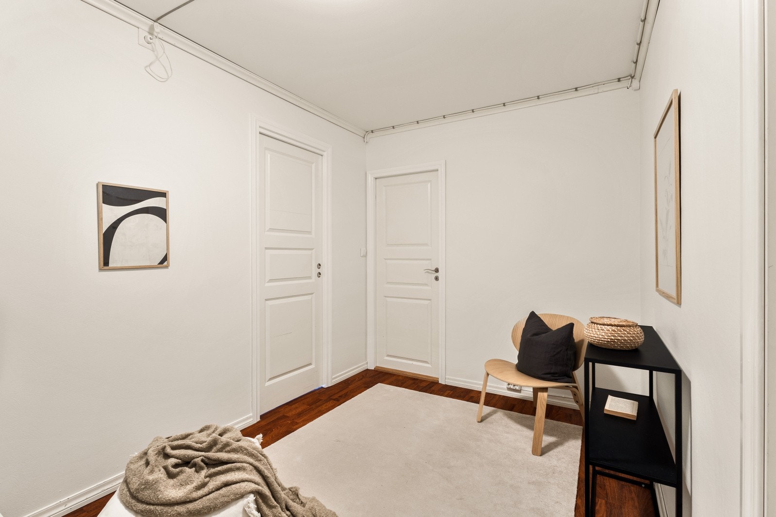 Fra gangen kommer vi inn til en TV-stue Galleribilde