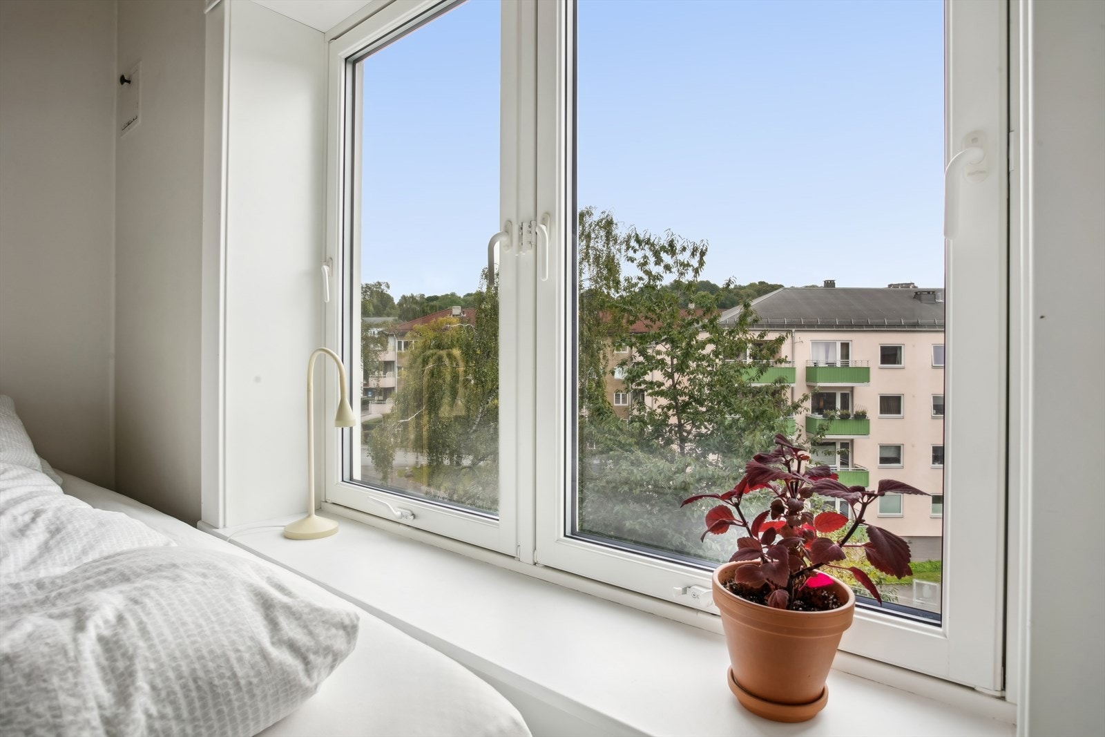Soverommet tilbyr en rolig og behagelig atmosfære, perfekt for avslapning og god nattesøvn. Galleribilde