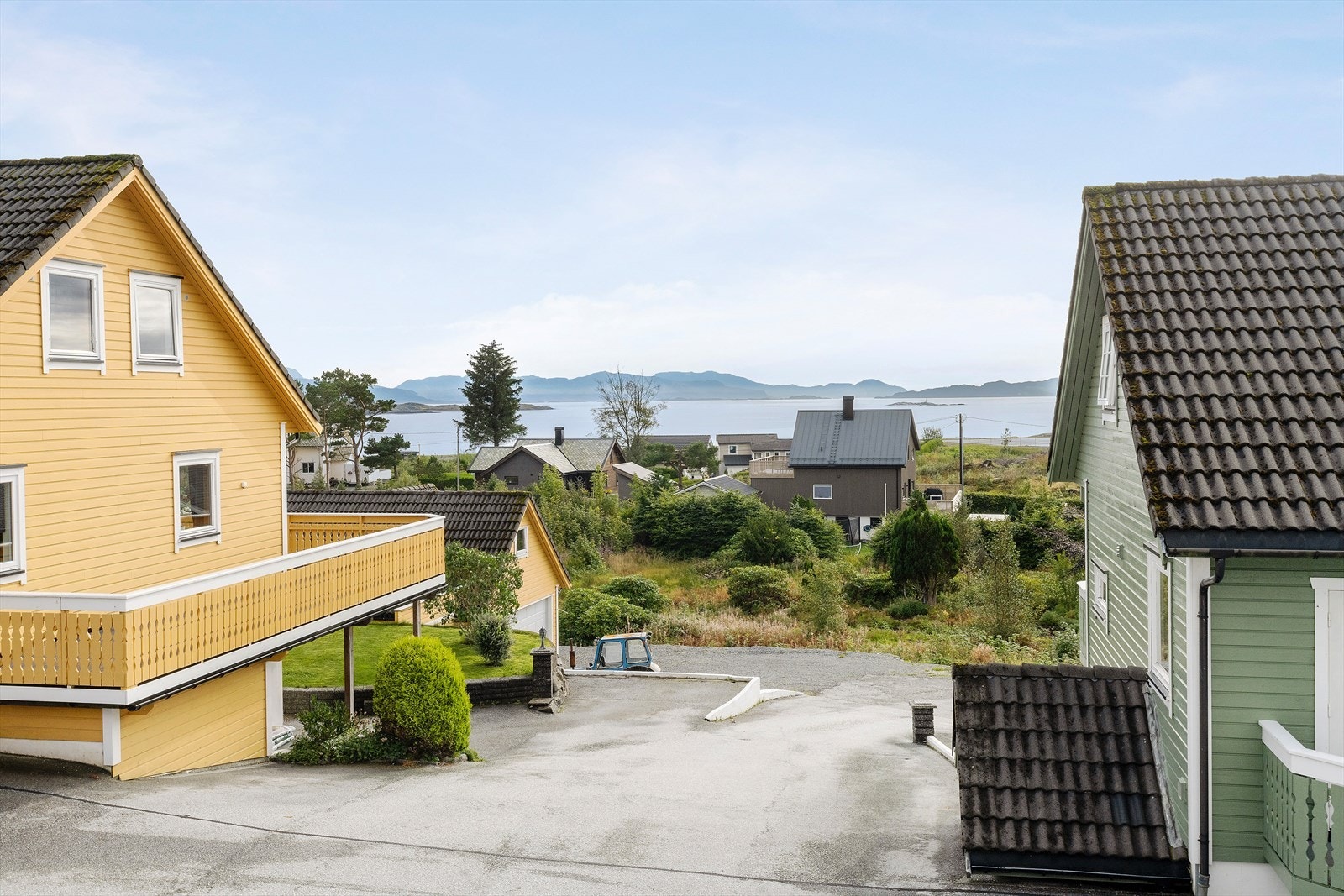 Flott sjøutsikt med Stavøya og Askrova i bakgrunnen Galleribilde