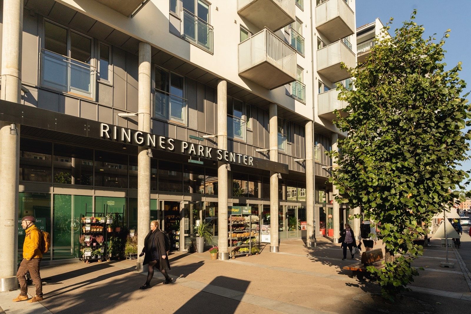 Det er kort gåavstand til Ringnes Park Senter Galleribilde