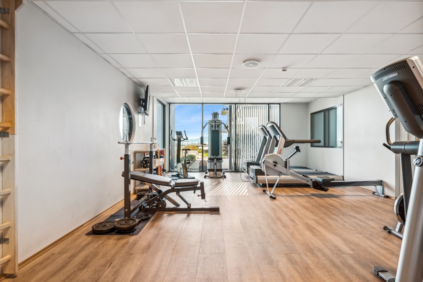 I blokken er det et felles treningsrom som er godt utstyrt til både kondisjonstrening og styrketrening. Galleribilde