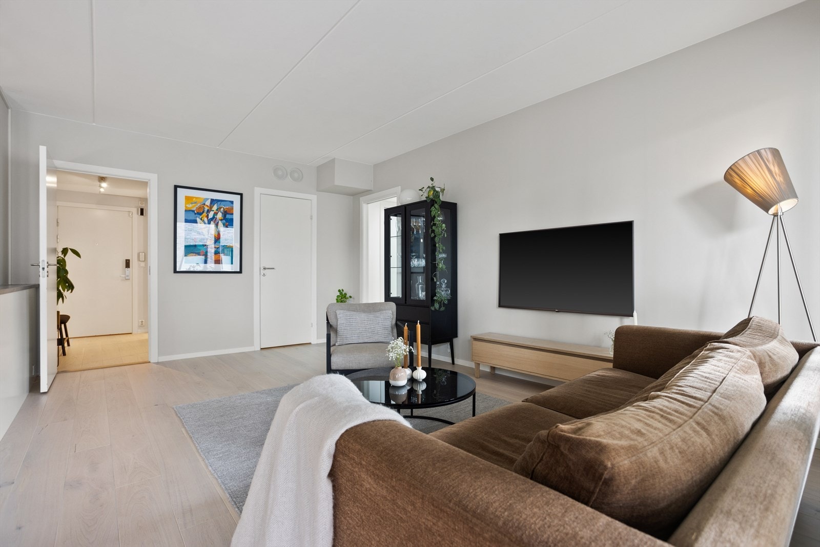 Fra stuen er det adkomst til en smart innvendig bod. Galleribilde