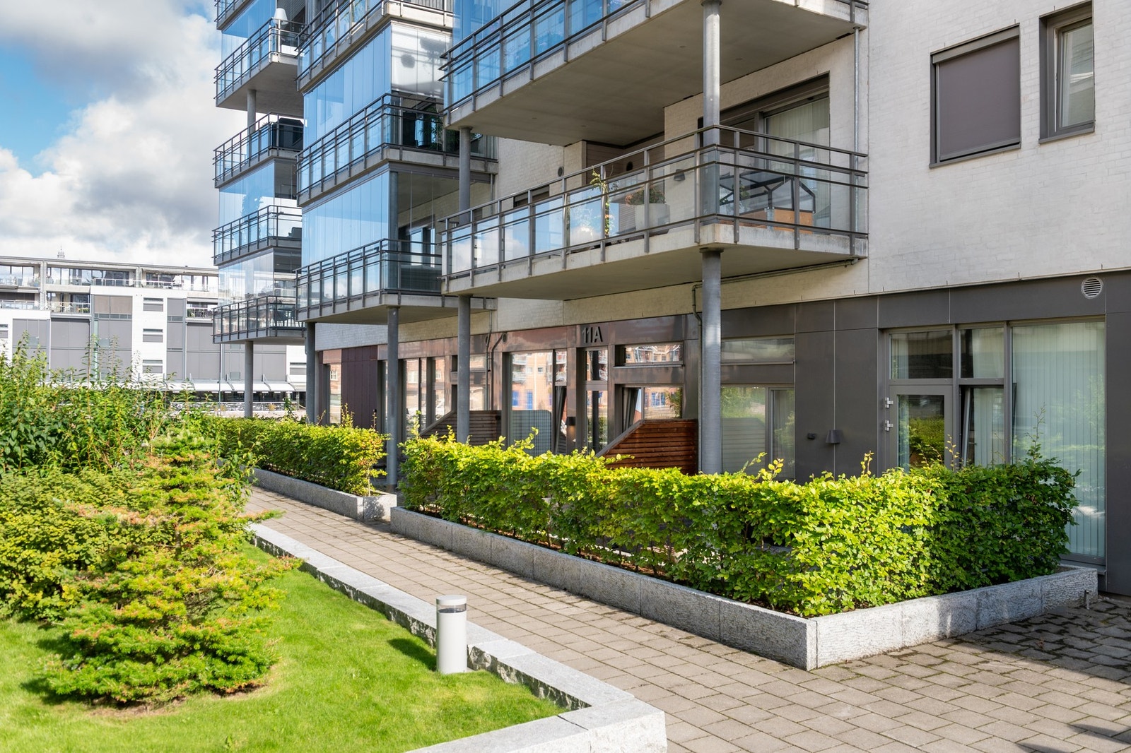 Leiligheten ligger fint til i sameiet, ytterst i bygget mot syd. Galleribilde