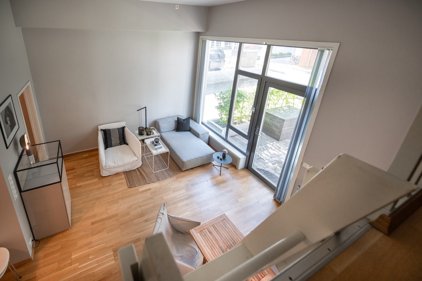 Det er montert innvendig solskjerming i stue. Galleribilde